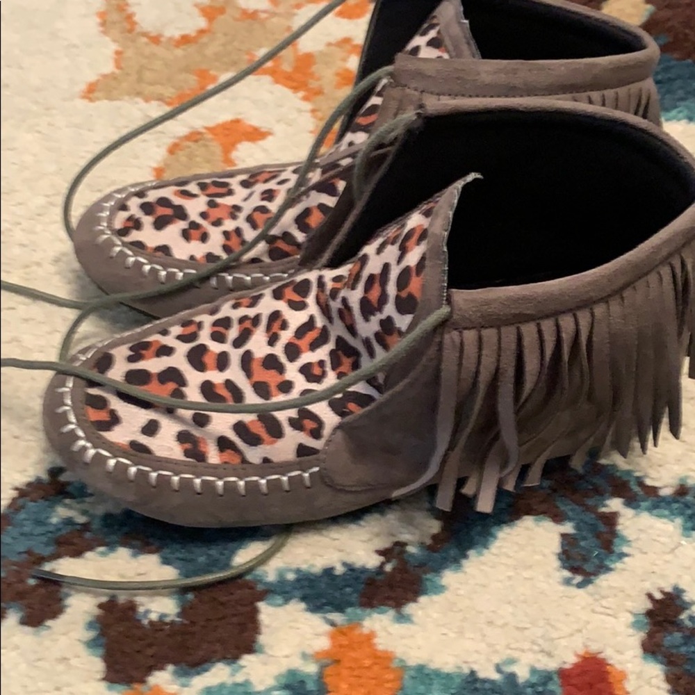 Fringe gray booties with cheetah print size 7